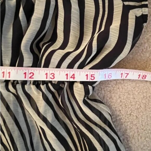 Speechless Zebra Print Flowy Babydoll Floral Top – Size Large- LIKE NEW - Picture 6 of 8